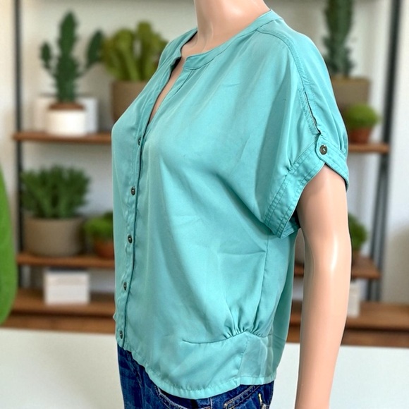 Xhilaration Seafoam Green Cold Shoulder Short Sleeve Top - Picture 3 of 16